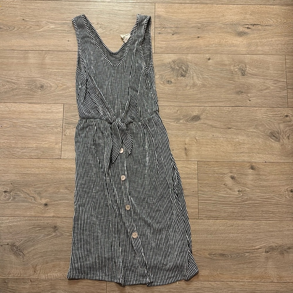 Size small dress. Button up with a bow.